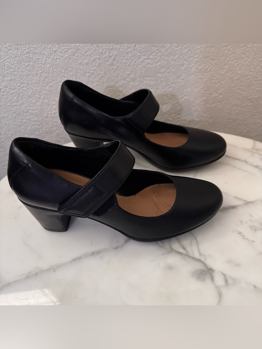 Clarks Artisan Leather Emme Mary Jane Velcro strap 7.5 beautiful 2.5 comfy heel - Picture 9 of 10